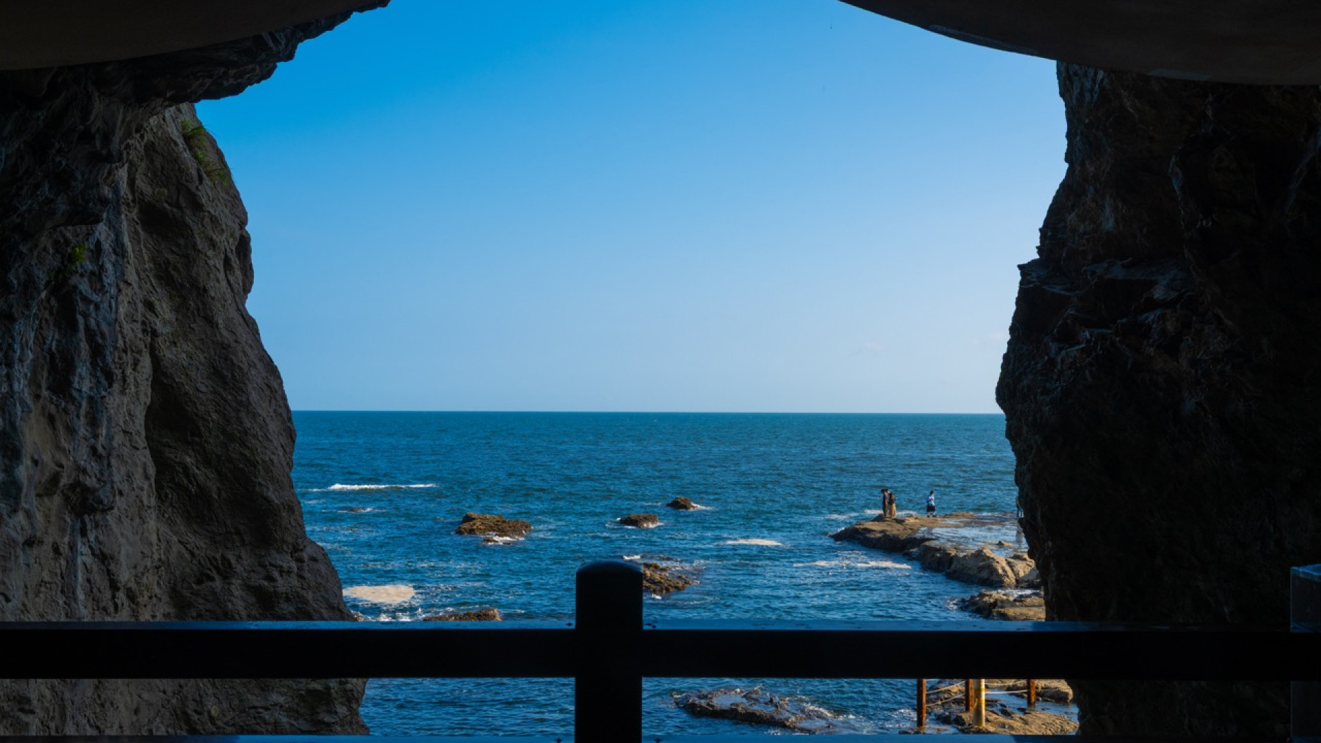 Enoshima Island Guide: Shrine, Sea Candle, Caves, and Sunset