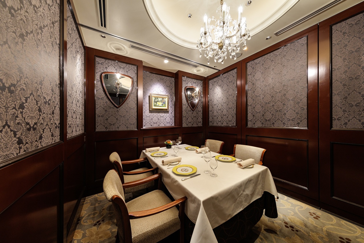 Best Hibiya and Yurakucho Restaurants: 6 Tables from Park to Tracks