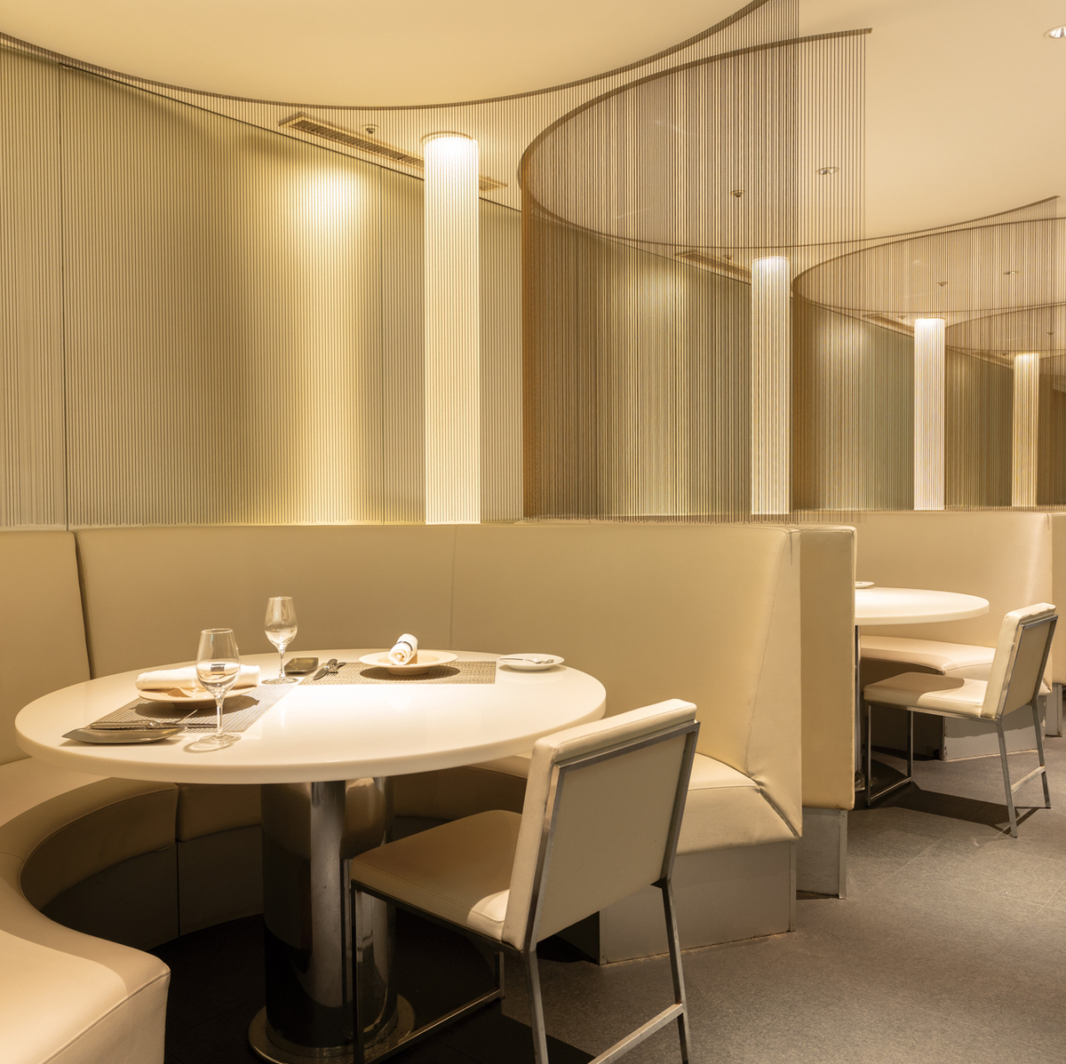 Curved booth seating at GINTO Ikebukuro