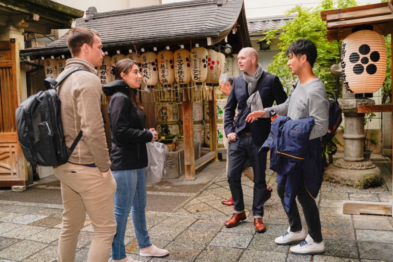 Nishiki Market Food Guide: What to Eat, Buy, and Book