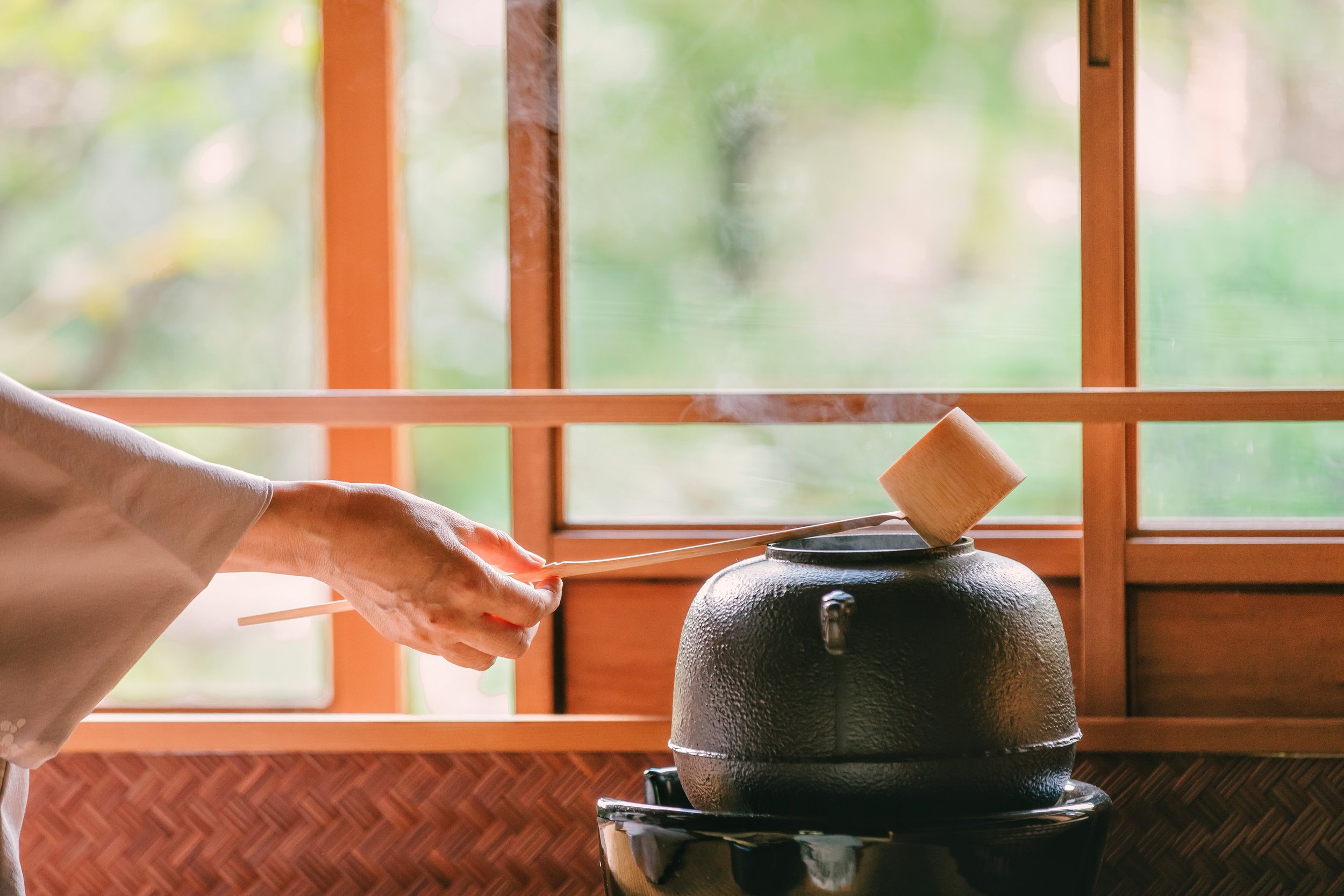 Kyoto Tea Ceremony Guide: Tea Only or Kimono?
