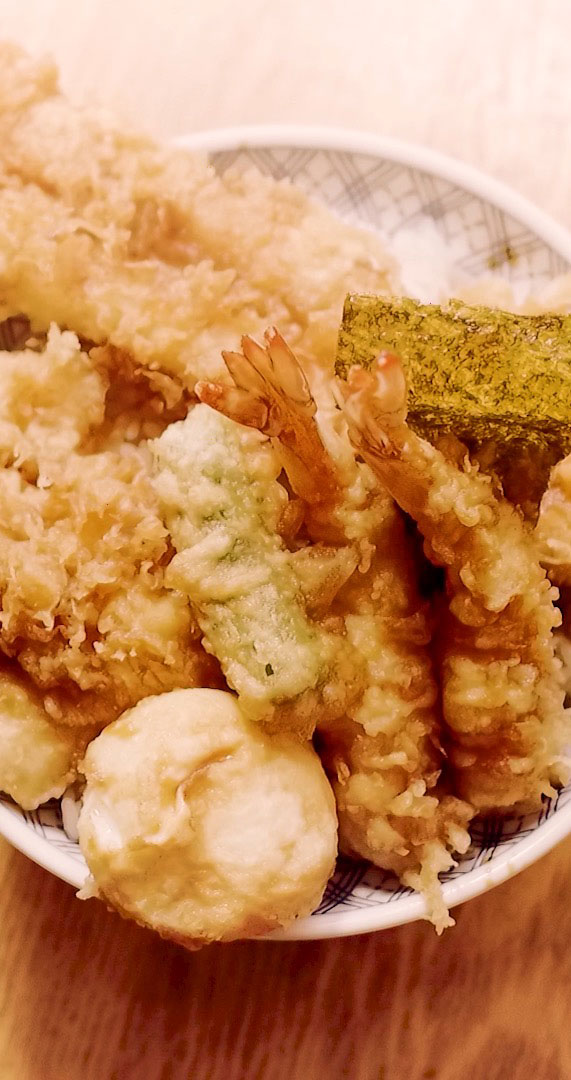 Edo-style tendon with shrimp, egg and tempura at Kaneko Hannosuke