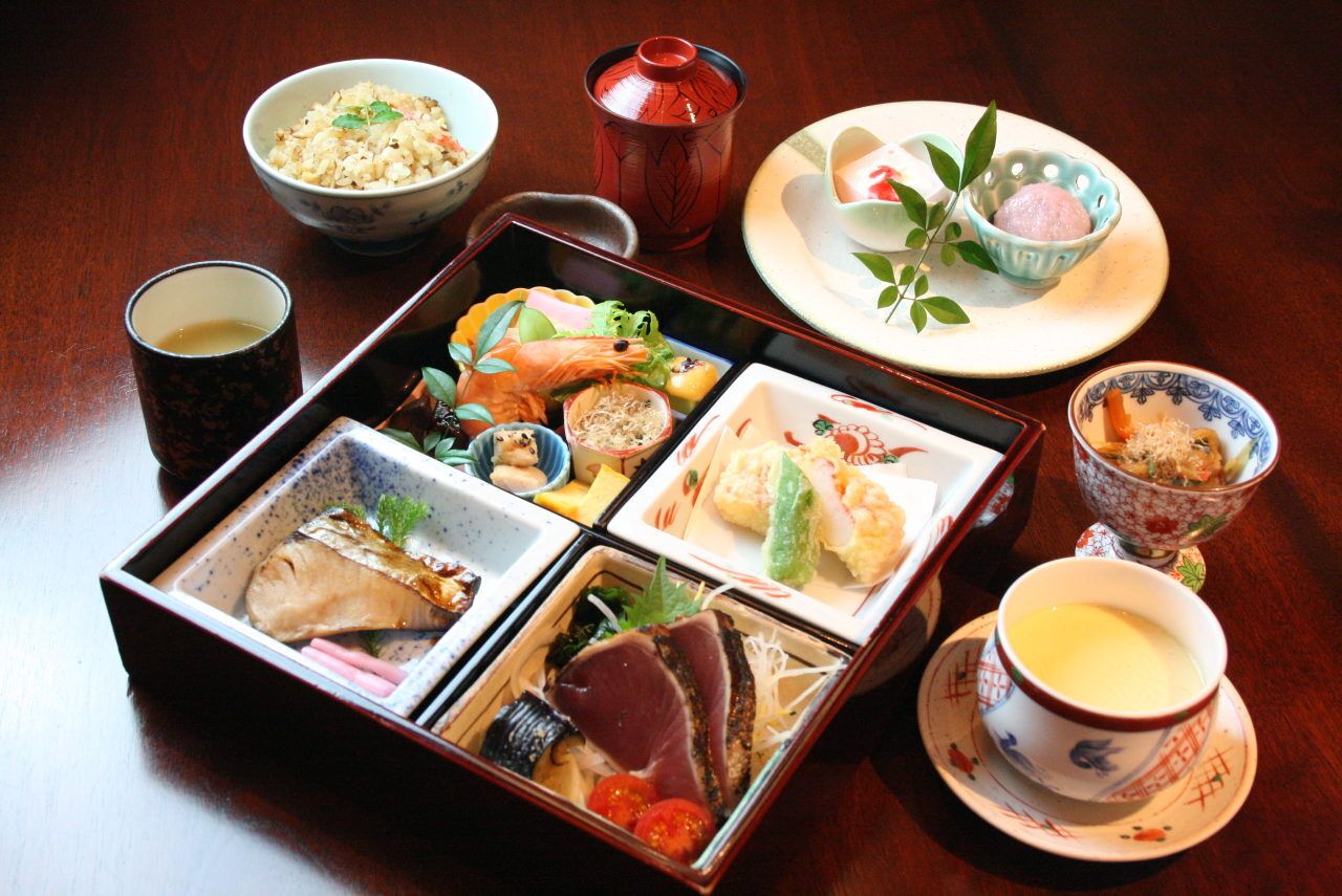 Tosa meal with seared bonito, tempura, fish and rice at Neboke Nihonbashi