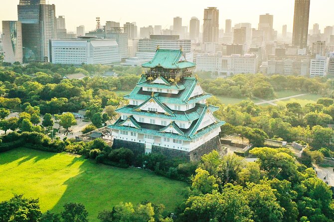 Osaka Castle Guide: Explore Alone or Take the History Tour?