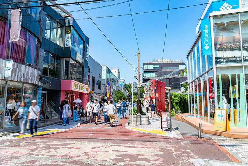 Pedestrians and fashion shops along Cat Street between Shibuya and Harajuku