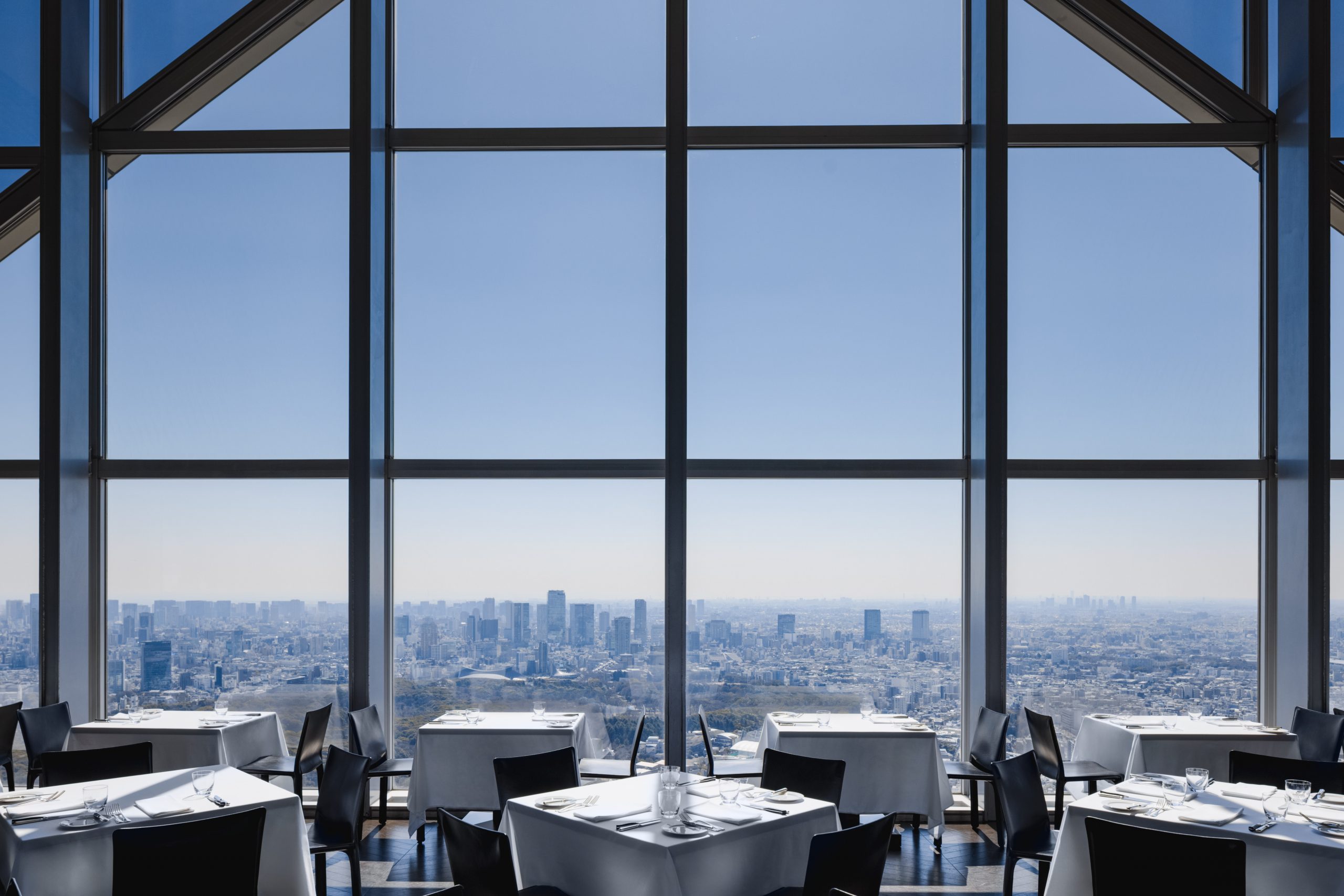 New York Grill dining room overlooking the Tokyo skyline
