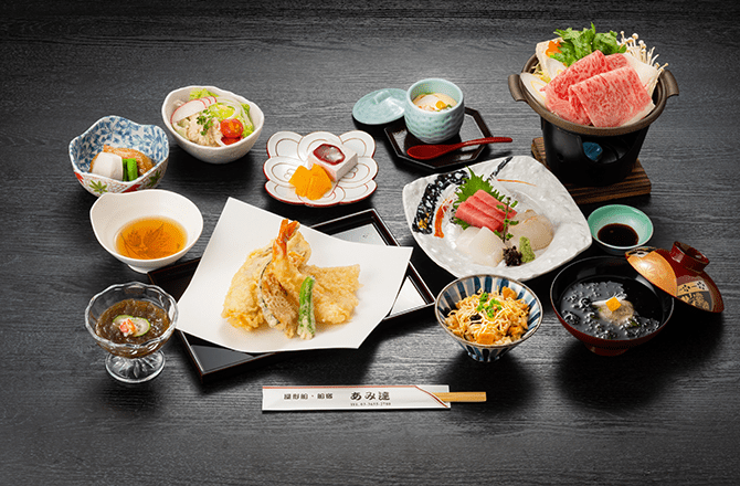 Standard sashimi, tempura and seasonal dinner course served by Yakatabune Amitatsu
